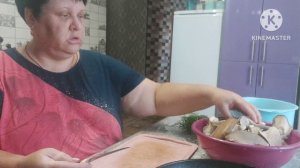 ВСЁ ДОКЛЕИЛИ ОБОИ У ОКСАНЫ ДОМА ПЕРЕРАБОТАЛА ГРИБЫ СОБРАЛА НЕ ВЫХОДЯ ИЗ ДОМА.