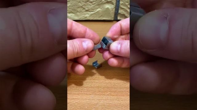 Куб из скрепок степлера.A cube of stapler staple. смотреть онлайн