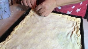 ПИРОГИ ИЗ СЛОЕНОГО ТЕСТА:С МЯСОМ И СВЕЖЕЗАМОРОЖЕННОЙ КЛЮКВОЙ