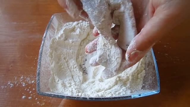 ЖАРЕНАЯ РЫБА НА ЛУКОВОЙ ПОДУШКЕ.Обалденно вкусная, тает во рту! смотреть онлайн