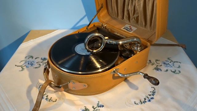 Nora Brockstedt – Høstgule blader / Under Paris’ himmel 1955 смотреть онлайн