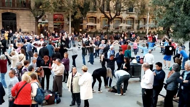 Барселона. Танец сардана. смотреть онлайн