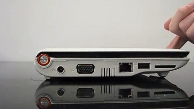 Macbook Air Advert Spoof 2010 смотреть онлайн