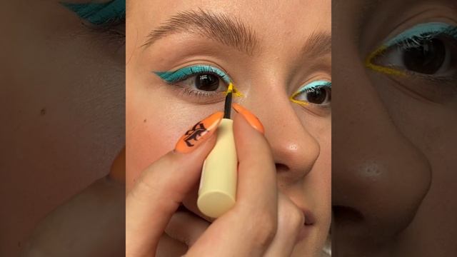 FLOVERA Подводка для глаз ColorGlow тон 01 смотреть онлайн