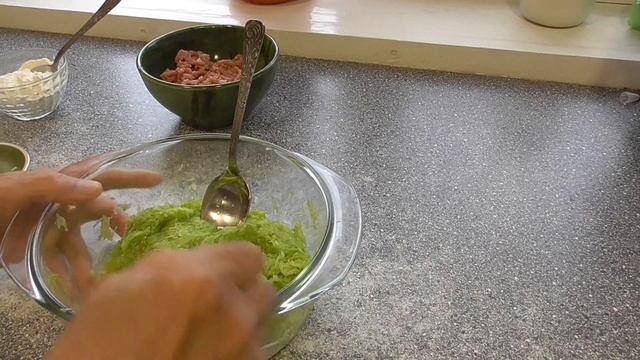 Пора худеть Кабачковые оладьи с фаршем. Кабачек рецепт смотреть онлайн