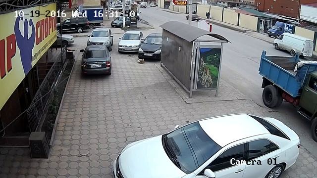 Hikvision DS-2CD2622FWD-IS 2.8-12mm День Авто Справа смотреть онлайн