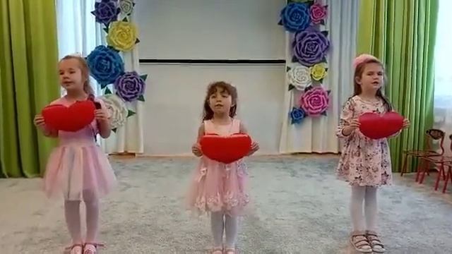 "В ноябре праздник мам" Илензеер Полина, Кирсанова Аня, Гущина Настя МКДОУ " Ромашка" смотреть онлайн