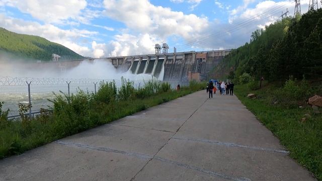 Сброс воды на Красноярской гэс 2021 смотреть онлайн