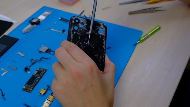 Замена задней панели iPhone 11(№1) Сложность ремонта 8 из 10 смотреть онлайн