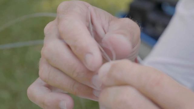 Tying the Slim Beauty Knot for Saltwater Fly Fishing смотреть онлайн