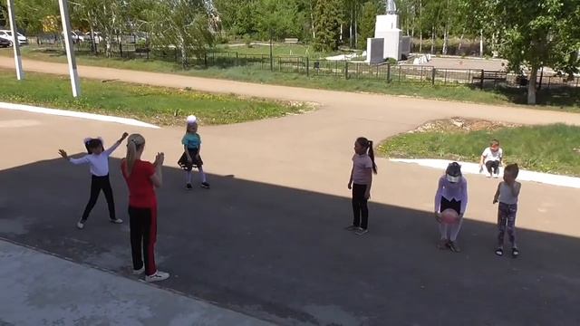 "Зажигай, детвора!" Детская дискотека на свежем воздухе смотреть онлайн