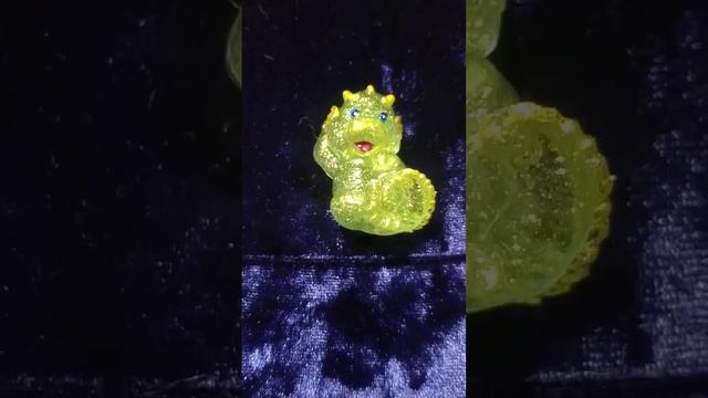 Брошь Дракон из эпоксидной смолы смотреть онлайн