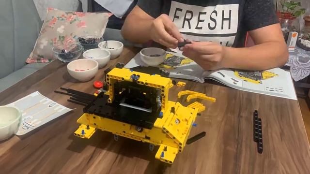 LEGO Technic 42131 Cat D11 Bulldozer OLAY BİŞEY OLDU !! смотреть онлайн