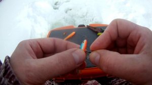 КАК ПОМЕНЯТЬ ТРОЙНИК НА БАЛАНСИРЕ  RAPALA Jigging Rap . Легко и просто ...замена тройника на RAPALe