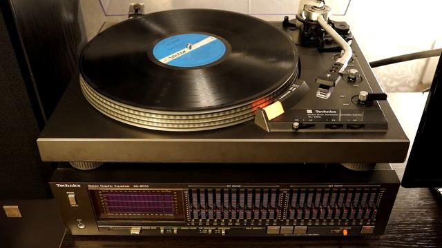 Виниловая пластинка Arabesque - Greatest Hits. Проигрыватель Technics SL-1900. смотреть онлайн