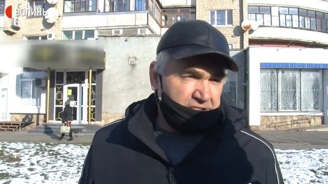 "Заглушку" на наклейку: у Луцьку патрульні перевіряли таксистів смотреть онлайн