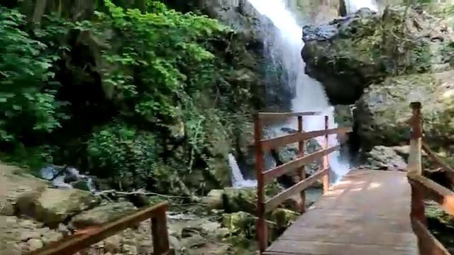 Водопад "Красные пещеры" Крым. смотреть онлайн