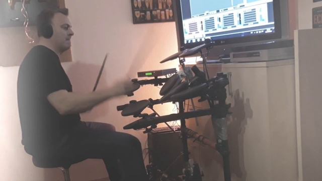 Low - Cracker: Drum Cover смотреть онлайн
