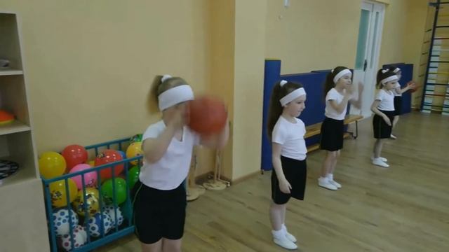 "Весёлый мяч". НОД по физической культуре в старшей группе. смотреть онлайн