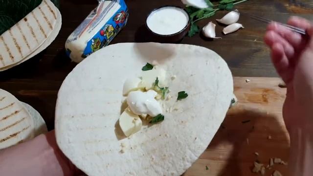 Мексиканское тако с куриным фаршем и моцареллой. Вкусно, просто, быстро смотреть онлайн