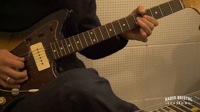 Erika Lewis - "Loser" - Radio Bristol Sessions смотреть онлайн