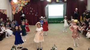 Танец " Модницы" Старшая группа.