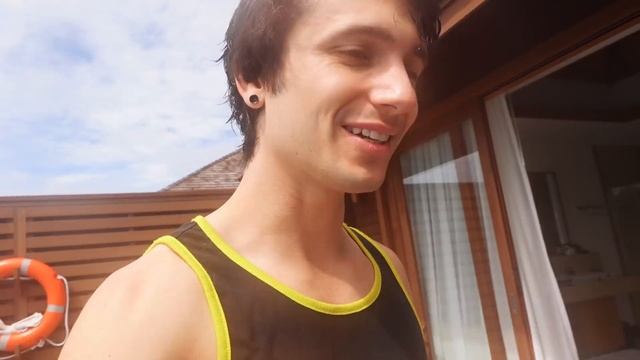 OUR HONEYMOON IN THE MALDIVES! (Hideaway Beach Resort) смотреть онлайн