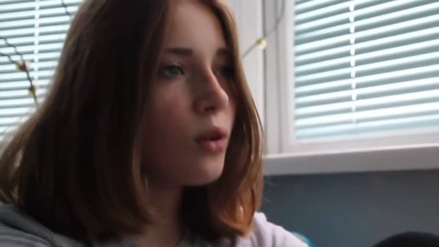 У девушки красивый голос смотреть онлайн