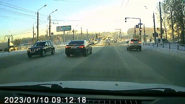 На красный м042рр13 и разворот на переходе. смотреть онлайн