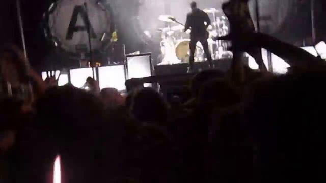 All Time Low's Jack Barakat Crowd Surfing смотреть онлайн