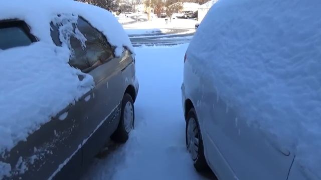 Лопата для снега с пружиной. Snow shovel with spring. смотреть онлайн