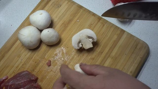 Итоги обжига сковороды БИОЛ. Приготовили стейк с грибами. смотреть онлайн
