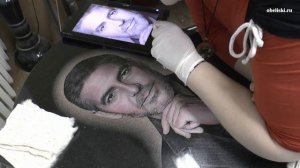 Нанесение цветности на портрет. Гравировка на граните.