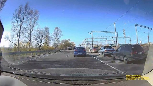 Видеорегистратор Mio MiVue 658 смотреть онлайн