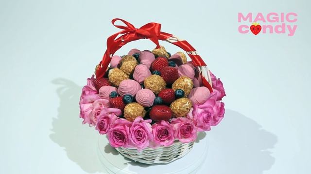 Корзина с клубникой «Розовый закат» смотреть онлайн