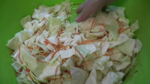 КАПУСТА ПО-КОРЕЙСКИ. ПОЛУЧАЕТСЯ ВКУСНАЯ, ПИКАНТНАЯ КАПУСТА. смотреть онлайн