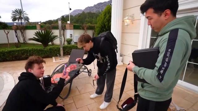 ЭКСТРЕМАЛЬНОЕ ОГРАБЛЕНИЕ УЛЬТРА БОГАТОГО ПРОГРАММИСТА! **РАБОТАЕТ В Google** "часть 2" смотреть онлайн