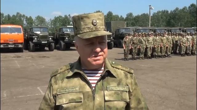 Военнослужащие и сотрудники Сибирского округа Росгвардии продолжают помогать пострадавшим от паводк смотреть онлайн