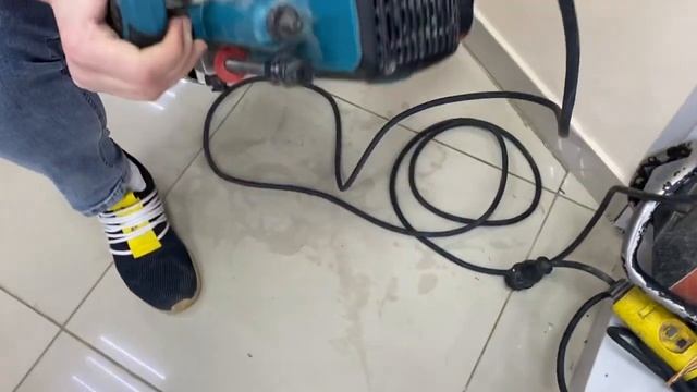 Фрезер Makita RP2300FC смотреть онлайн