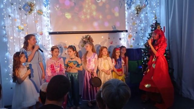 Камила в роли Красной королевы❤ смотреть онлайн