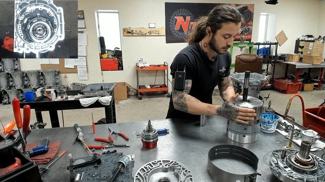 Performabuilt Level 3 4l60E Build Video for Ray @ Badger Tuners! смотреть онлайн