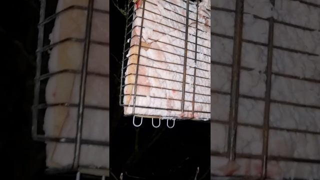 Кормушка для синиц из старого гриля. Защита от котиков. смотреть онлайн