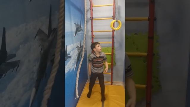 Учимся на турнике! смотреть онлайн