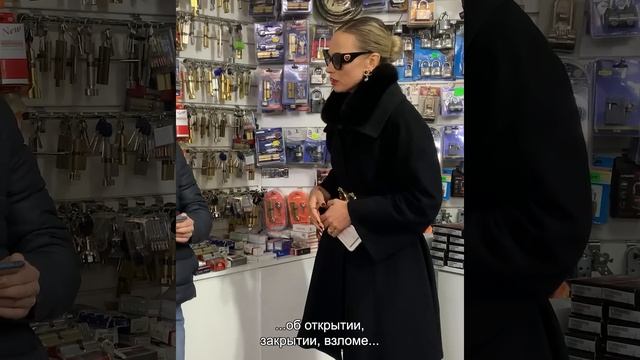 Инстадива покупает в магазине пояс верности [для мужчин]