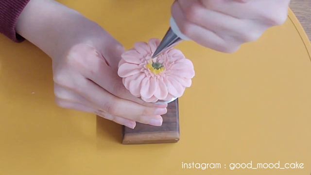 봄의 꽃 거베라, 2가지 파이핑으로 피워보기 / 2 DIFFERENT GERBERA смотреть онлайн