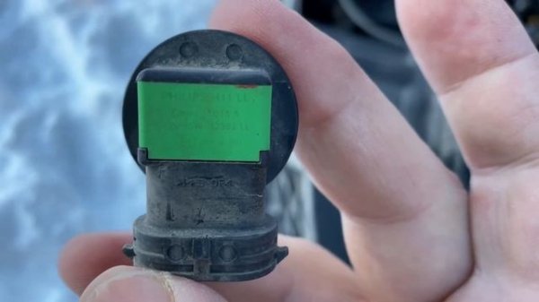 Замена лампы ближнего света Nissan X-Trail T32. Installing the low beam lamp for the Nissan X-Trail