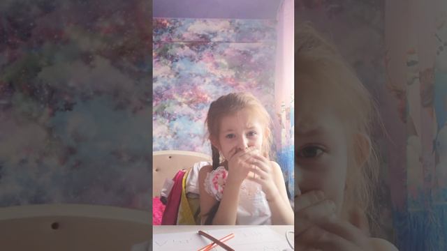 ребят мне очень 😱страшно..... я не знаю что делать..... я одна дома но я со страителями😭..... смотреть онлайн