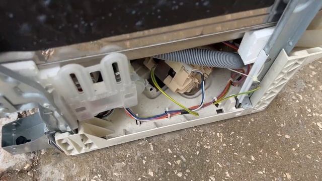 Máquina de lavar louça Zanussi/Electrolux/AEG lava mal e mete pouca água смотреть онлайн