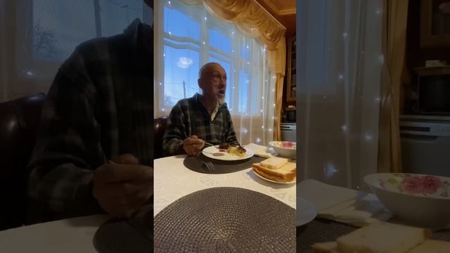 Харчеваемся. #волгоград #рекомендации #россия #топ #дед #ютуб #ютуб #шортс  #рек #реки  #реклама