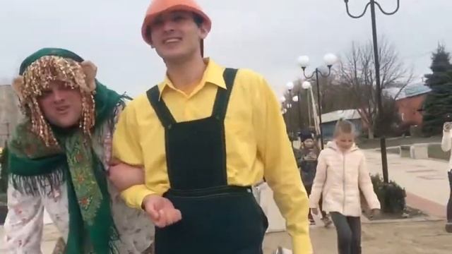 Весёлый праздник 1 апреля в Курганинске! 1 июня бабуля вернётся поздравить детишек с праздником? смотреть онлайн